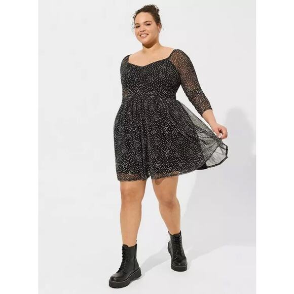 NWT Torrid Mini Mesh Long Sleeve Ruched Skater Dress Black Dot Size Medium - Picture 3 of 11